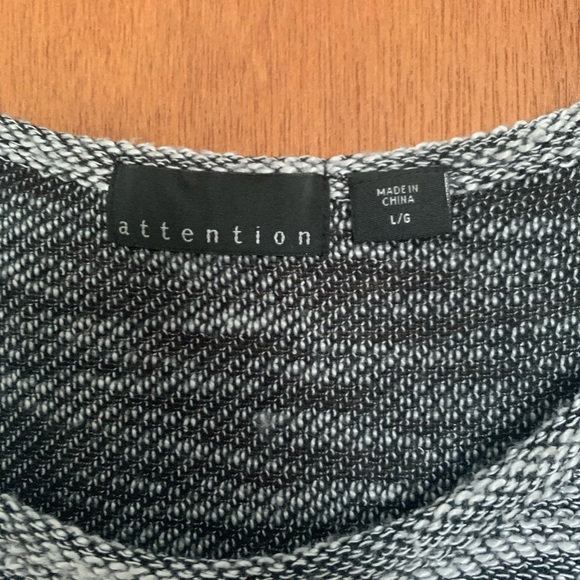 Women’s gray knit high low tank top. - Picture 3 of 3